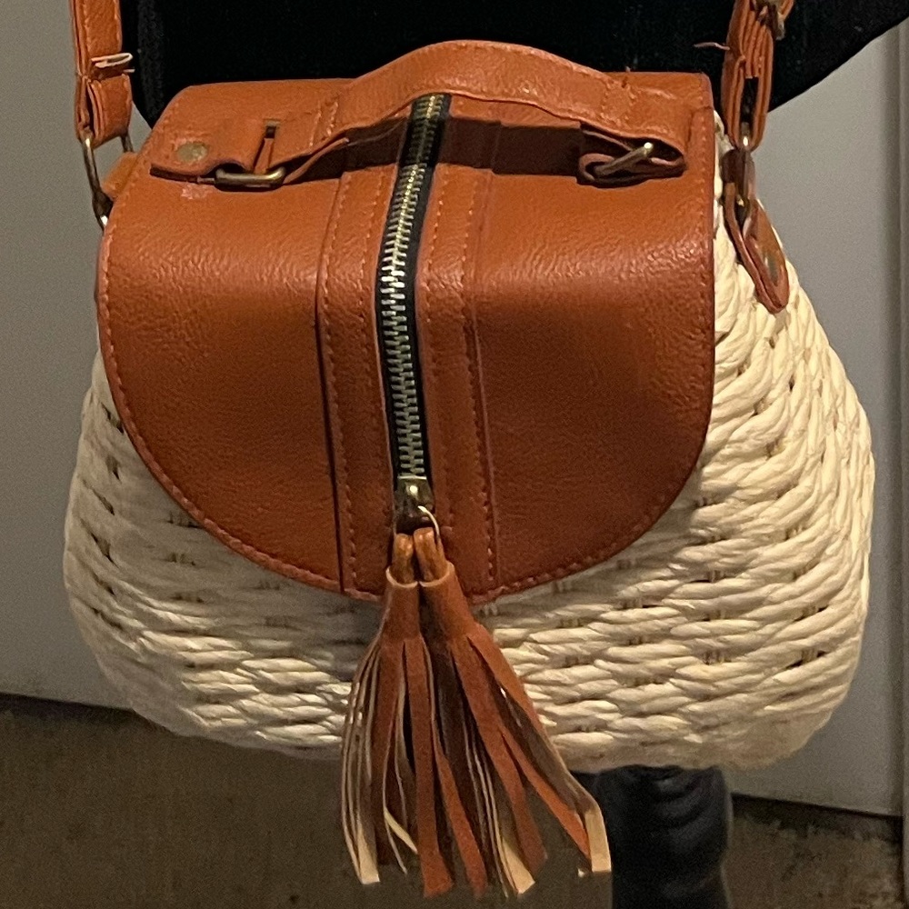 Handmade Tassel Straw Woven Bag - Bohemian Style Messenger Shoulder Tote Bag - Picture 6 of 10